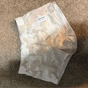 Old Navy Cream and Tan Patterned Shorts